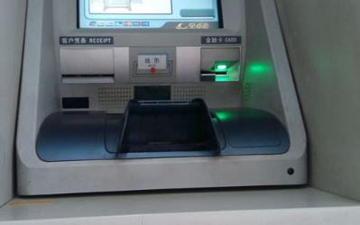 在银行ATM机上倒着输入密码，系统会偷偷自动报警！是真的吗？