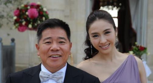 香港女星黎姿的丈夫：52岁的“残障富豪”马廷强，究竟是什么人？