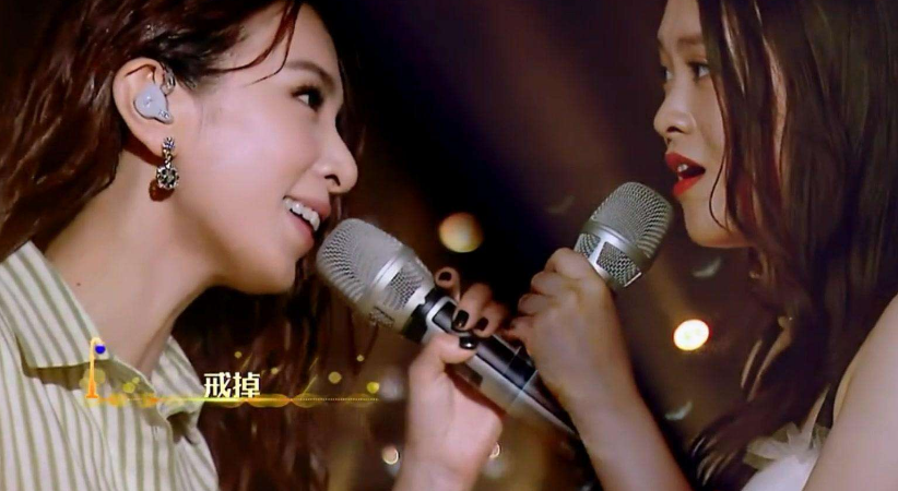 一个综艺节目，是明星和普通人一起唱歌，好像是马桶台的，从韩国抄袭来的，叫什么