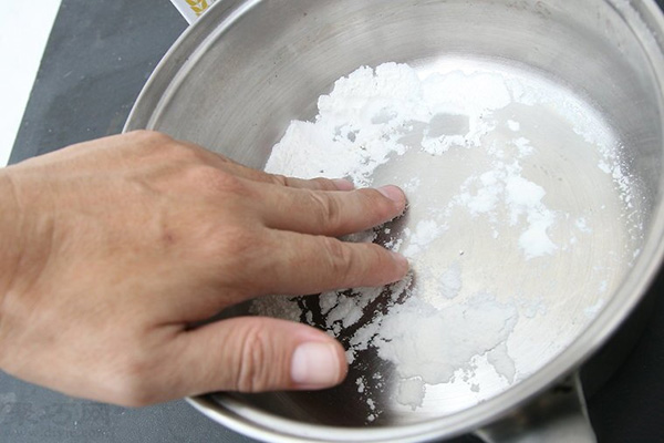 怎么使用面粉给不锈钢抛光 8