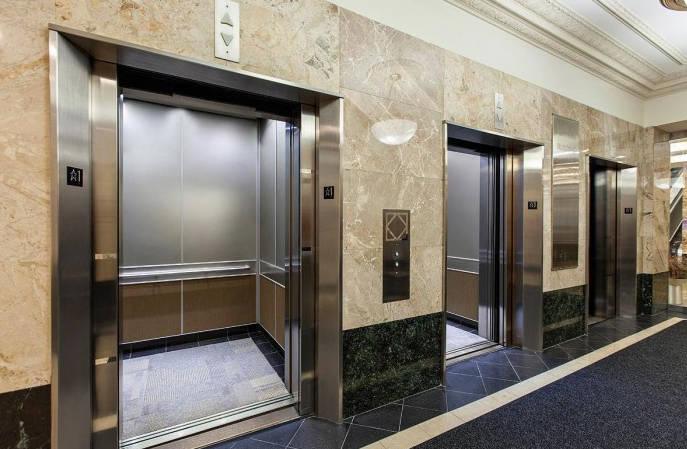 乘坐电梯需要注意的危险行为有哪些？