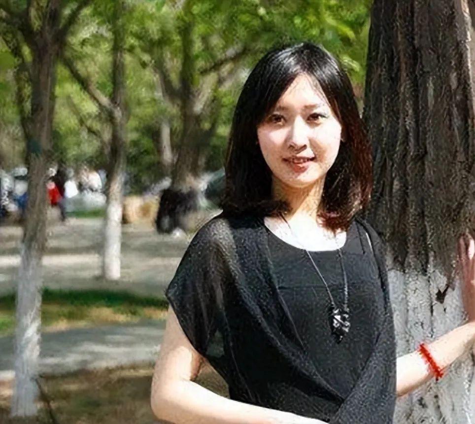 《新闻联播》首位90后女主播王音棋持续受到热议